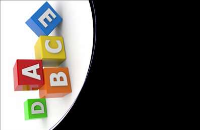    Η εκτύπωση μιας     επαγγελματικής κάρτας    για     καθηγητές Αγγλικών    παρουσιάζεται σε αυτό το εντυπωσιακό πρότυπο. Το σχέδιο χρησιμοποιεί έντονα χρώματα όπως κόκκινο, μπλε, και κίτρινο σε ένα πολυδιάστατο layout, που δημιουργεί μια φιλική και εντυπωσιακή εικόνα.    Η χρήση των γράμματων σε κύβους προσθέτει μια μοντέρνα και παιχνιδιάρικη διάσταση, ενώ η γραμματοσειρά είναι καθαρή και ευανάγνωστη, ενισχύοντας το αίσθημα αξιοπιστίας και επαγγελματισμού. Αυτό το layout μεταφέρει την ευελιξία και την ικανότητα του καθηγητή να προσαρμόζεται στις ανάγκες των μαθητών.    Υπάρχει διαθέσιμος χώρος για να προσαρμόσετε τα στοιχεία σας, όπως το όνομα, το τηλέφωνο και την διεύθυνση, ενισχύοντας έτσι την προσωπική σας επαγγελματική εικόνα. Το σχέδιο αυτό επιτρέπει την ανάδειξη της εξειδίκευσης σας, προβάλλοντας σας ως έμπειρο και αξιόπιστο επαγγελματία στον τομέα της εκπαίδευσης.    Αυτή η επαγγελματική κάρτα όχι μόνο προωθεί τις υπηρεσίες σας, αλλά σας βοηθά να κάνετε μια ισχυρή και επαγγελματική πρώτη εντύπωση στους πελάτες σας.       Μπορείτε να κάνετε όποιες αλλαγές θέλετε μέσω του online σχεδιαστικού εργαλείου.   