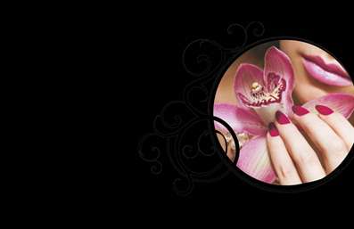  Η εκτύπωση μιας επαγγελματικής κάρτας για μανικιούρ προσφέρει μια κομψή και επαγγελματική παρουσία στο κοινό σας. Το σχέδιο του template περιλαμβάνει ένα εντυπωσιακό background με έναν κομψό στρογγυλό κλοιό, που περιβάλλει μια ελκυστική φωτογραφία ενός χεριού με όμορφα βαμμένα νύχια, κρατώντας ένα λουλούδι. Τα ζωντανά ροζ και μαύρα χρώματα προσθέτουν μια αίσθηση φινέτσας και μοντέρνας αισθητικής. Η επιλογή της γραμματοσειράς είναι ευανάγνωστη και στυλάτη, υπογραμμίζοντας την αξιοπιστία του επαγγελματία του μανικιούρ. Το layout επιτρέπει εύκολα την προσαρμογή του ονόματος, του τηλεφώνου και άλλων στοιχείων επικοινωνίας, προσφέροντας ευελιξία στον πελάτη για να προσαρμόσει την κάρτα στις ανάγκες του. Αυτό το πρότυπο επαγγελματικών καρτών μπορεί να αναδείξει τις υπηρεσίες σας στο μανικιούρ, δημιουργώντας ένα ισχυρό εργαλείο προώθησης για την επιχείρησή σας. Κάθε ενδιαφερόμενος πελάτης θα μπορεί να αποκτήσει μια εντυπωσιακή πρώτη εντύπωση από το design της κάρτας σας, που αντανακλά τον επαγγελματισμό και την εξειδίκευσή σας στην ομορφιά. Αυτή η επαγγελματική κάρτα είναι ο ιδανικός τρόπος για να κάνετε μια ισχυρή και επαγγελματική πρώτη εντύπωση στους πελάτες σας, προβάλλοντας την ταυτότητα της επιχείρησής σας με υλικό υψηλής ποιότητας. Μπορείτε να κάνετε όποιες αλλαγές θέλετε μέσω του online σχεδιαστικού εργαλείου.