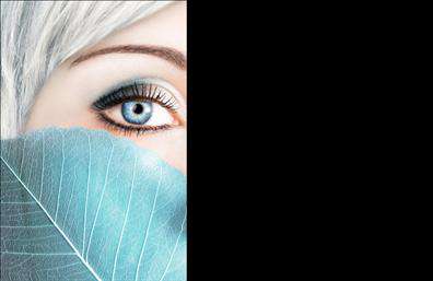  Αυτή η μοντέρνα επαγγελματική κάρτα απευθύνεται στους επαγγελματίες του μανικιούρ και μακιγιάζ, προσφέροντας έναν κομψό και ελκυστικό σχεδιασμό. Το background της κάρτας είναι σε απαλές, ρομαντικές αποχρώσεις του ροζ και του λευκού, ενώ η γραμματοσειρά είναι κομψή και αναδεικνύει την αριστοκρατική αίσθηση του επαγγέλματος. Τα οπτικά στοιχεία του template είναι σχεδιασμένα ώστε να αντικατοπτρίζουν την αισθητική και την ποιότητα των υπηρεσιών που προσφέρετε. Οι λεπτομέρειες στην κάρτα προβάλουν την αξιοπιστία του επαγγελματία και ενισχύουν το brand σας. Η επιλογή των χρωμάτων και οι απλές γραμμές προσδίδουν μία αίσθηση φρεσκάδας και επαγγελματισμού. Η κάρτα προσφέρει ευελιξία, επιτρέποντας την εύκολη εισαγωγή του ονόματος, του τηλεφώνου σας, καθώς και της διεύθυνσης του χώρου εργασίας σας. Αυτό θα διευκολύνει την επικοινωνία με τους πελάτες και θα τους ενθαρρύνει να σας προσεγγίσουν άμεσα. Συνδυάζοντας υψηλής ποιότητας εκτυπώσεις με έναν σχεδιασμό που ξεχωρίζει, αυτή η επαγγελματική κάρτα μπορεί να βοηθήσει στον προσανατολισμό των πελατών προς τις υπηρεσίες σας, όπως το μανικιούρ και το μακιγιάζ, τονίζοντας την ποιότητα και την εμπειρία σας στον τομέα της αισθητικής. Με αυτήν την κάρτα, μπορείτε να κάνετε μία ισχυρή και επαγγελματική πρώτη εντύπωση στους πελάτες σας, προβάλλοντας με αυτοπεποίθηση τις υπηρεσίες σας. Μπορείτε να κάνετε όποιες αλλαγές θέλετε μέσω του online σχεδιαστικού εργαλείου.