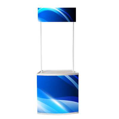 Stand τραπεζάκι παρουσίασης κατασκευασμένο από PVC. 		Διαθέτει 4 επιφάνειες επικόλλησης διαφημιστικής εκτύπωσης (μετώπη, πλαινά και βάση). 		Είναι ελαφρύ και πρακτικό για προβολή προϊόντων σε δοκιμή. 		Με πρακτικό και διακριτικό ραφι αποθήκευσης εντύπων ή υλικών.		Κατάλληλο για εσωτερικό και εξωτερικό χώρο. 		Ιδανικό για προβολές σε σουπερ μαρκετ ή εμπορικά κέντρα και ως υποστηρικτικό σε προωθήτριες/τες.		Οι διαστάσεις του είναι 80.5cm x 41cm x 210cm και το βάρος του 7kg.Οι διαστάσεις των εκτυπ΄ωσεων είναι:μετώπη: 28cm x 77xmβάση: 80.5cm  x 85cm2 πλαϊνά: 2 κομμάτια από 41cm x 85cmΠεριλαμβάνει	μεσαίο ράφι				Έρχεται μαζί με υφασμάτινη θήκη. 