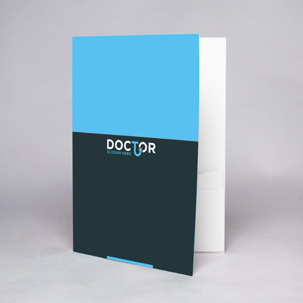    Folder Εγγράφων Α4    Το     folder    εγγράφων Α4 είναι η ιδανική λύση για την παρουσίαση και την οργάνωση των σημαντικών εγγράφων σας. Είναι τυπωμένο σε χαρτόνι υψηλής αντοχής, εξασφαλίζοντας την προστασία των εγγράφων σας ακόμα και με συνεχή χρήση. Το υλικό αυτό διατηρεί την ποιότητά του και είναι ανθεκτικό, παρέχοντας ασφάλεια και επαγγελματική εμφάνιση.    Η διάταξή του, με διαστάσεις 22.5x32 εκ. κλειστό και 45x32 εκ. ανοιχτό, προσφέρει την ιδανική χωρητικότητα για όλα σας τα έγγραφα. Τα εντυπωσιακά χρώματα και οι προσεκτικά επιλεγμένες γραμματοσειρές αποτυπώνουν την εταιρική σας ταυτότητα, ενώ οι εικόνες και τα γραφικά δημιουργούν μια ελκυστική και επαγγελματική αίσθηση.    Το     folder    διαθέτει πίκμανση στο δίπλωμα, κολλητή τσέπη για τη φύλαξη εγγράφων και ειδική θήκη για επαγγελματική κάρτα, καταρτίζοντας ένα μοναδικό εργαλείο προώθησης. Οι δυναμικές επιλογές προσαρμογής, όπως τα τυπωμένα λογότυπα και τα εταιρικά χρώματα, προσφέρουν τη δυνατότητα δημιουργίας μιας μοναδικής ταυτότητας για την επιχείρησή σας.    Τα     folders    είναι ιδανικά για:         Επαγγελματικές παρουσιάσεις          Διανομή προσφορών σε πελάτες          Εταιρικά σεμινάρια και εκπαιδευτικά προγράμματα          Συμμετοχή σε εμπορικές εκθέσεις          Διάδοση πληροφοριών σε επαγγελματικά συνέδρια          Φάκελοι προσφορών ή προτάσεων για μεσίτες          Κατασκευαστικές εταιρείες          Δικηγορικά γραφεία          Παρουσίαση εταιρικών αναφορών          Επικοινωνία με επενδυτές και μετόχους          Δημιουργία πληροφοριακού υλικού για νέους πελάτες          Διάθεση προωθητικών πακέτων για προϊόντα          Παρουσίαση διαφημιστικών υλικών σε εκθέσεις          Ενημέρωση συνεργατών για νέα προϊόντα ή υπηρεσίες          Παρουσίαση εταιρικών προτάσεων σε πιθανούς πελάτες          Διανομή ενημερωτικών δελτίων σε συνέδρια          Παράδοση συμβολαίων ή συμφωνιών σε πελάτες          Διανομή έντυπου υλικού για      