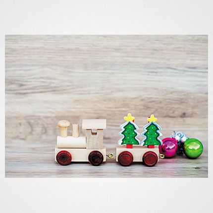 Χριστουγεννιάτικη κάρτα XMS-HOR-93959             Προτεινόμενες διαστάσεις: 17x12 και 14x10,5    Μονόφυλλη ή δίπτυχη    Πίκμανση στο δίπλωμα της δίπτυχης    Παράδοση με τους αντίστοιχους φακέλους    Χαρτί 350γρ    Εκτύπωση ευχής στο εσωτερικό της κάρτας    Δυνατότητα προσθήκης του λογοτύπου σας       Σας προσφέρπυμε την εκτύπωση ετικετών παραληπτών μαζί με τις κάρτες σας, καθιστώντας την κάρτα ιδανική για αποστολή ευχών σε πελάτες, συνεργάτες και φίλους, ενισχύοντας τις προσωπικές και επαγγελματικές σχέσεις.      Μη διστάσετε να μας ζητήσετε να σχεδιάσουμε μια χριστουγεννιάτικη κάρτα προσαρμοσμένη στις ανάγκες σας, με ειδικές εκτυπώσεις και τεχνικές.    Η εκτύπωση των καρτών μπορεί να είναι είτε ψηφιακή είτε offset ανάλογα τα τεμάχια και τις απαιτήσεις της μακέτας.      Ζητήστε μας μια προσφορά για τα έντυπα σας, σήμερα. 