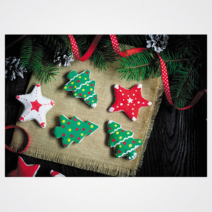 Χριστουγεννιάτικη κάρτα XMS-HOR-93974             Προτεινόμενες διαστάσεις: 17x12 και 14x10,5    Μονόφυλλη ή δίπτυχη    Πίκμανση στο δίπλωμα της δίπτυχης    Παράδοση με τους αντίστοιχους φακέλους    Χαρτί 350γρ    Εκτύπωση ευχής στο εσωτερικό της κάρτας    Δυνατότητα προσθήκης του λογοτύπου σας       Σας προσφέρπυμε την εκτύπωση ετικετών παραληπτών μαζί με τις κάρτες σας, καθιστώντας την κάρτα ιδανική για αποστολή ευχών σε πελάτες, συνεργάτες και φίλους, ενισχύοντας τις προσωπικές και επαγγελματικές σχέσεις.      Μη διστάσετε να μας ζητήσετε να σχεδιάσουμε μια χριστουγεννιάτικη κάρτα προσαρμοσμένη στις ανάγκες σας, με ειδικές εκτυπώσεις και τεχνικές.    Η εκτύπωση των καρτών μπορεί να είναι είτε ψηφιακή είτε offset ανάλογα τα τεμάχια και τις απαιτήσεις της μακέτας.      Ζητήστε μας μια προσφορά για τα έντυπα σας, σήμερα. 