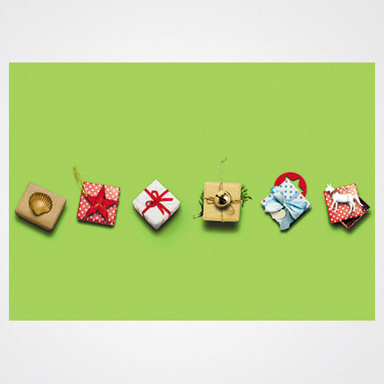 Χριστουγεννιάτικη κάρτα XMS-HOR-93976             Προτεινόμενες διαστάσεις: 17x12 και 14x10,5    Μονόφυλλη ή δίπτυχη    Πίκμανση στο δίπλωμα της δίπτυχης    Παράδοση με τους αντίστοιχους φακέλους    Χαρτί 350γρ    Εκτύπωση ευχής στο εσωτερικό της κάρτας    Δυνατότητα προσθήκης του λογοτύπου σας       Σας προσφέρπυμε την εκτύπωση ετικετών παραληπτών μαζί με τις κάρτες σας, καθιστώντας την κάρτα ιδανική για αποστολή ευχών σε πελάτες, συνεργάτες και φίλους, ενισχύοντας τις προσωπικές και επαγγελματικές σχέσεις.      Μη διστάσετε να μας ζητήσετε να σχεδιάσουμε μια χριστουγεννιάτικη κάρτα προσαρμοσμένη στις ανάγκες σας, με ειδικές εκτυπώσεις και τεχνικές.    Η εκτύπωση των καρτών μπορεί να είναι είτε ψηφιακή είτε offset ανάλογα τα τεμάχια και τις απαιτήσεις της μακέτας.      Ζητήστε μας μια προσφορά για τα έντυπα σας, σήμερα. 