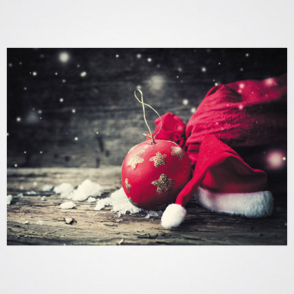 Χριστουγεννιάτικη κάρτα XMS-HOR-93985             Προτεινόμενες διαστάσεις: 17x12 και 14x10,5    Μονόφυλλη ή δίπτυχη    Πίκμανση στο δίπλωμα της δίπτυχης    Παράδοση με τους αντίστοιχους φακέλους    Χαρτί 350γρ    Εκτύπωση ευχής στο εσωτερικό της κάρτας    Δυνατότητα προσθήκης του λογοτύπου σας       Σας προσφέρπυμε την εκτύπωση ετικετών παραληπτών μαζί με τις κάρτες σας, καθιστώντας την κάρτα ιδανική για αποστολή ευχών σε πελάτες, συνεργάτες και φίλους, ενισχύοντας τις προσωπικές και επαγγελματικές σχέσεις.      Μη διστάσετε να μας ζητήσετε να σχεδιάσουμε μια χριστουγεννιάτικη κάρτα προσαρμοσμένη στις ανάγκες σας, με ειδικές εκτυπώσεις και τεχνικές.    Η εκτύπωση των καρτών μπορεί να είναι είτε ψηφιακή είτε offset ανάλογα τα τεμάχια και τις απαιτήσεις της μακέτας.      Ζητήστε μας μια προσφορά για τα έντυπα σας, σήμερα. 