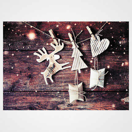 Χριστουγεννιάτικη κάρτα XMS-HOR-93991             Προτεινόμενες διαστάσεις: 17x12 και 14x10,5    Μονόφυλλη ή δίπτυχη    Πίκμανση στο δίπλωμα της δίπτυχης    Παράδοση με τους αντίστοιχους φακέλους    Χαρτί 350γρ    Εκτύπωση ευχής στο εσωτερικό της κάρτας    Δυνατότητα προσθήκης του λογοτύπου σας       Σας προσφέρπυμε την εκτύπωση ετικετών παραληπτών μαζί με τις κάρτες σας, καθιστώντας την κάρτα ιδανική για αποστολή ευχών σε πελάτες, συνεργάτες και φίλους, ενισχύοντας τις προσωπικές και επαγγελματικές σχέσεις.      Μη διστάσετε να μας ζητήσετε να σχεδιάσουμε μια χριστουγεννιάτικη κάρτα προσαρμοσμένη στις ανάγκες σας, με ειδικές εκτυπώσεις και τεχνικές.    Η εκτύπωση των καρτών μπορεί να είναι είτε ψηφιακή είτε offset ανάλογα τα τεμάχια και τις απαιτήσεις της μακέτας.      Ζητήστε μας μια προσφορά για τα έντυπα σας, σήμερα. 