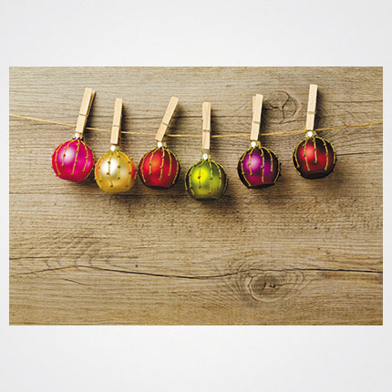 Χριστουγεννιάτικη κάρτα XMS-HOR-94004             Προτεινόμενες διαστάσεις: 17x12 και 14x10,5    Μονόφυλλη ή δίπτυχη    Πίκμανση στο δίπλωμα της δίπτυχης    Παράδοση με τους αντίστοιχους φακέλους    Χαρτί 350γρ    Εκτύπωση ευχής στο εσωτερικό της κάρτας    Δυνατότητα προσθήκης του λογοτύπου σας       Σας προσφέρπυμε την εκτύπωση ετικετών παραληπτών μαζί με τις κάρτες σας, καθιστώντας την κάρτα ιδανική για αποστολή ευχών σε πελάτες, συνεργάτες και φίλους, ενισχύοντας τις προσωπικές και επαγγελματικές σχέσεις.      Μη διστάσετε να μας ζητήσετε να σχεδιάσουμε μια χριστουγεννιάτικη κάρτα προσαρμοσμένη στις ανάγκες σας, με ειδικές εκτυπώσεις και τεχνικές.    Η εκτύπωση των καρτών μπορεί να είναι είτε ψηφιακή είτε offset ανάλογα τα τεμάχια και τις απαιτήσεις της μακέτας.      Ζητήστε μας μια προσφορά για τα έντυπα σας, σήμερα. 