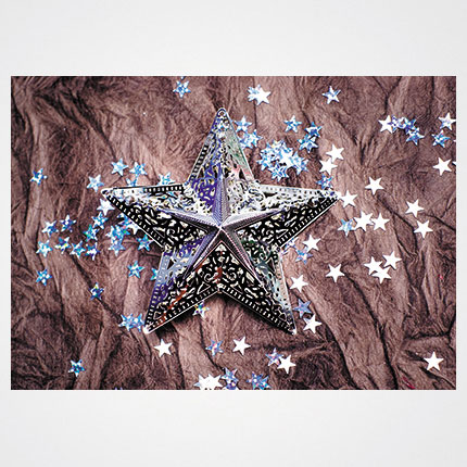 Χριστουγεννιάτικη κάρτα XMS-HOR-94035             Προτεινόμενες διαστάσεις: 17x12 και 14x10,5    Μονόφυλλη ή δίπτυχη    Πίκμανση στο δίπλωμα της δίπτυχης    Παράδοση με τους αντίστοιχους φακέλους    Χαρτί 350γρ    Εκτύπωση ευχής στο εσωτερικό της κάρτας    Δυνατότητα προσθήκης του λογοτύπου σας       Σας προσφέρπυμε την εκτύπωση ετικετών παραληπτών μαζί με τις κάρτες σας, καθιστώντας την κάρτα ιδανική για αποστολή ευχών σε πελάτες, συνεργάτες και φίλους, ενισχύοντας τις προσωπικές και επαγγελματικές σχέσεις.      Μη διστάσετε να μας ζητήσετε να σχεδιάσουμε μια χριστουγεννιάτικη κάρτα προσαρμοσμένη στις ανάγκες σας, με ειδικές εκτυπώσεις και τεχνικές.    Η εκτύπωση των καρτών μπορεί να είναι είτε ψηφιακή είτε offset ανάλογα τα τεμάχια και τις απαιτήσεις της μακέτας.      Ζητήστε μας μια προσφορά για τα έντυπα σας, σήμερα. 