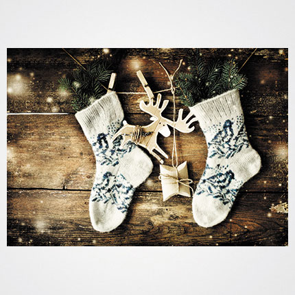 Χριστουγεννιάτικη κάρτα XMS-HOR-94037             Προτεινόμενες διαστάσεις: 17x12 και 14x10,5    Μονόφυλλη ή δίπτυχη    Πίκμανση στο δίπλωμα της δίπτυχης    Παράδοση με τους αντίστοιχους φακέλους    Χαρτί 350γρ    Εκτύπωση ευχής στο εσωτερικό της κάρτας    Δυνατότητα προσθήκης του λογοτύπου σας       Σας προσφέρπυμε την εκτύπωση ετικετών παραληπτών μαζί με τις κάρτες σας, καθιστώντας την κάρτα ιδανική για αποστολή ευχών σε πελάτες, συνεργάτες και φίλους, ενισχύοντας τις προσωπικές και επαγγελματικές σχέσεις.      Μη διστάσετε να μας ζητήσετε να σχεδιάσουμε μια χριστουγεννιάτικη κάρτα προσαρμοσμένη στις ανάγκες σας, με ειδικές εκτυπώσεις και τεχνικές.    Η εκτύπωση των καρτών μπορεί να είναι είτε ψηφιακή είτε offset ανάλογα τα τεμάχια και τις απαιτήσεις της μακέτας.      Ζητήστε μας μια προσφορά για τα έντυπα σας, σήμερα. 