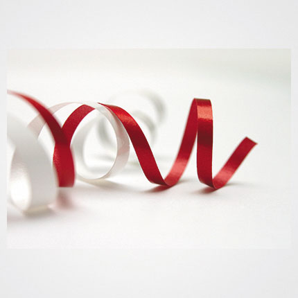 Χριστουγεννιάτικη κάρτα XMS-HOR-94075             Προτεινόμενες διαστάσεις: 17x12 και 14x10,5    Μονόφυλλη ή δίπτυχη    Πίκμανση στο δίπλωμα της δίπτυχης    Παράδοση με τους αντίστοιχους φακέλους    Χαρτί 350γρ    Εκτύπωση ευχής στο εσωτερικό της κάρτας    Δυνατότητα προσθήκης του λογοτύπου σας       Σας προσφέρπυμε την εκτύπωση ετικετών παραληπτών μαζί με τις κάρτες σας, καθιστώντας την κάρτα ιδανική για αποστολή ευχών σε πελάτες, συνεργάτες και φίλους, ενισχύοντας τις προσωπικές και επαγγελματικές σχέσεις.      Μη διστάσετε να μας ζητήσετε να σχεδιάσουμε μια χριστουγεννιάτικη κάρτα προσαρμοσμένη στις ανάγκες σας, με ειδικές εκτυπώσεις και τεχνικές.    Η εκτύπωση των καρτών μπορεί να είναι είτε ψηφιακή είτε offset ανάλογα τα τεμάχια και τις απαιτήσεις της μακέτας.      Ζητήστε μας μια προσφορά για τα έντυπα σας, σήμερα. 