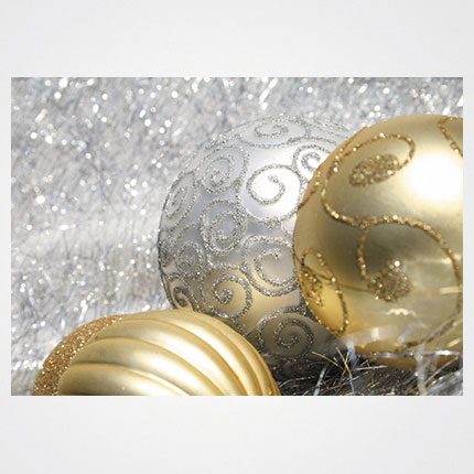 Χριστουγεννιάτικη κάρτα XMS-HOR-94085             Προτεινόμενες διαστάσεις: 17x12 και 14x10,5    Μονόφυλλη ή δίπτυχη    Πίκμανση στο δίπλωμα της δίπτυχης    Παράδοση με τους αντίστοιχους φακέλους    Χαρτί 350γρ    Εκτύπωση ευχής στο εσωτερικό της κάρτας    Δυνατότητα προσθήκης του λογοτύπου σας       Σας προσφέρπυμε την εκτύπωση ετικετών παραληπτών μαζί με τις κάρτες σας, καθιστώντας την κάρτα ιδανική για αποστολή ευχών σε πελάτες, συνεργάτες και φίλους, ενισχύοντας τις προσωπικές και επαγγελματικές σχέσεις.      Μη διστάσετε να μας ζητήσετε να σχεδιάσουμε μια χριστουγεννιάτικη κάρτα προσαρμοσμένη στις ανάγκες σας, με ειδικές εκτυπώσεις και τεχνικές.    Η εκτύπωση των καρτών μπορεί να είναι είτε ψηφιακή είτε offset ανάλογα τα τεμάχια και τις απαιτήσεις της μακέτας.      Ζητήστε μας μια προσφορά για τα έντυπα σας, σήμερα. 