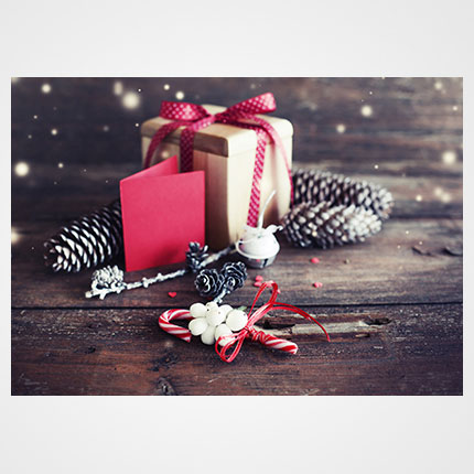 Χριστουγεννιάτικη κάρτα XMS-HOR-94098             Προτεινόμενες διαστάσεις: 17x12 και 14x10,5    Μονόφυλλη ή δίπτυχη    Πίκμανση στο δίπλωμα της δίπτυχης    Παράδοση με τους αντίστοιχους φακέλους    Χαρτί 350γρ    Εκτύπωση ευχής στο εσωτερικό της κάρτας    Δυνατότητα προσθήκης του λογοτύπου σας       Σας προσφέρπυμε την εκτύπωση ετικετών παραληπτών μαζί με τις κάρτες σας, καθιστώντας την κάρτα ιδανική για αποστολή ευχών σε πελάτες, συνεργάτες και φίλους, ενισχύοντας τις προσωπικές και επαγγελματικές σχέσεις.      Μη διστάσετε να μας ζητήσετε να σχεδιάσουμε μια χριστουγεννιάτικη κάρτα προσαρμοσμένη στις ανάγκες σας, με ειδικές εκτυπώσεις και τεχνικές.    Η εκτύπωση των καρτών μπορεί να είναι είτε ψηφιακή είτε offset ανάλογα τα τεμάχια και τις απαιτήσεις της μακέτας.      Ζητήστε μας μια προσφορά για τα έντυπα σας, σήμερα. 