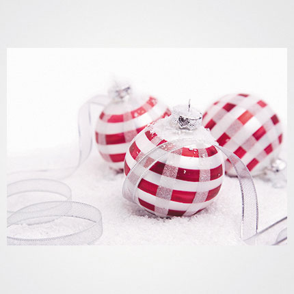 Χριστουγεννιάτικη κάρτα XMS-HOR-94109             Προτεινόμενες διαστάσεις: 17x12 και 14x10,5    Μονόφυλλη ή δίπτυχη    Πίκμανση στο δίπλωμα της δίπτυχης    Παράδοση με τους αντίστοιχους φακέλους    Χαρτί 350γρ    Εκτύπωση ευχής στο εσωτερικό της κάρτας    Δυνατότητα προσθήκης του λογοτύπου σας       Σας προσφέρπυμε την εκτύπωση ετικετών παραληπτών μαζί με τις κάρτες σας, καθιστώντας την κάρτα ιδανική για αποστολή ευχών σε πελάτες, συνεργάτες και φίλους, ενισχύοντας τις προσωπικές και επαγγελματικές σχέσεις.      Μη διστάσετε να μας ζητήσετε να σχεδιάσουμε μια χριστουγεννιάτικη κάρτα προσαρμοσμένη στις ανάγκες σας, με ειδικές εκτυπώσεις και τεχνικές.    Η εκτύπωση των καρτών μπορεί να είναι είτε ψηφιακή είτε offset ανάλογα τα τεμάχια και τις απαιτήσεις της μακέτας.      Ζητήστε μας μια προσφορά για τα έντυπα σας, σήμερα. 