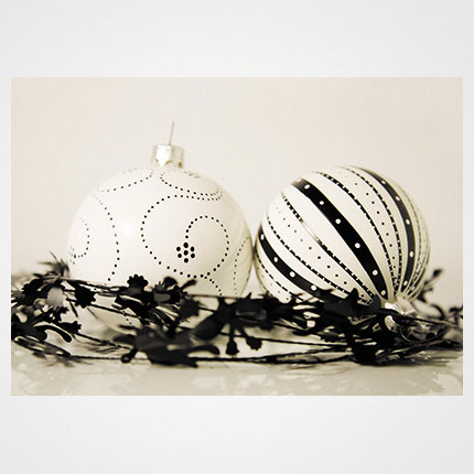 Χριστουγεννιάτικη κάρτα XMS-HOR-94114             Προτεινόμενες διαστάσεις: 17x12 και 14x10,5    Μονόφυλλη ή δίπτυχη    Πίκμανση στο δίπλωμα της δίπτυχης    Παράδοση με τους αντίστοιχους φακέλους    Χαρτί 350γρ    Εκτύπωση ευχής στο εσωτερικό της κάρτας    Δυνατότητα προσθήκης του λογοτύπου σας       Σας προσφέρπυμε την εκτύπωση ετικετών παραληπτών μαζί με τις κάρτες σας, καθιστώντας την κάρτα ιδανική για αποστολή ευχών σε πελάτες, συνεργάτες και φίλους, ενισχύοντας τις προσωπικές και επαγγελματικές σχέσεις.      Μη διστάσετε να μας ζητήσετε να σχεδιάσουμε μια χριστουγεννιάτικη κάρτα προσαρμοσμένη στις ανάγκες σας, με ειδικές εκτυπώσεις και τεχνικές.    Η εκτύπωση των καρτών μπορεί να είναι είτε ψηφιακή είτε offset ανάλογα τα τεμάχια και τις απαιτήσεις της μακέτας.      Ζητήστε μας μια προσφορά για τα έντυπα σας, σήμερα. 