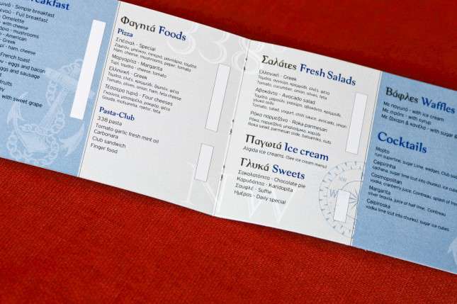 Κατάλογος café με ζωντανά χρώματα και προσεγμένη διάταξη, ιδανικός για παρουσίαση πιάτων και ροφημάτων.