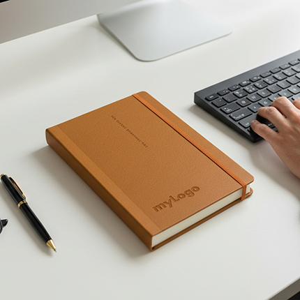 Ημερολόγιο Ατζέντα Lovable 4800 με χάραξη Laser																		Σχήμα 14x21 εκ.												Πορτοκαλί												Εύκαμπτη βιβλιοδεσία												Πυρογραφικό υλικό με απαλή υφή												Στρογγυλές γωνίες												Λάστιχο 						Στο εξώφυλλο του ημερολογίου μπορεί να χαραχτεί το λογότυπο σας.Η χάραξη γίνεται με χρήση laser που αποδίδει όσο το δυνατό καλύτερα τα λογότυπα.						Τα ημερολόγια που παρουσιάζουμε είναι ενδεικτικά και προσφέρονται ανάλογα τη διαθεσιμότητα. Το τελικό αποτέλεσμα ενδέχεται να διαφέρει ανά περίπτωσηΕπικοινωνήστε μαζί μας για να βρούμε μαζί το ημερολόγιο που θέλετε.      