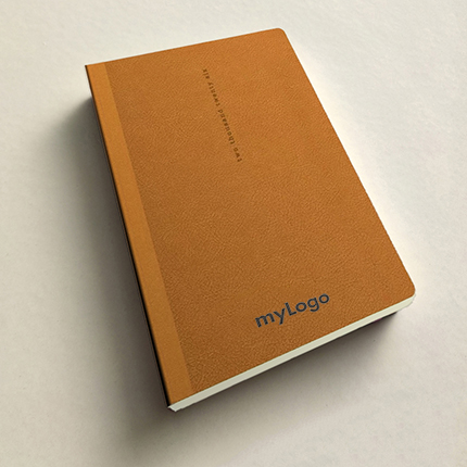 Ημερολόγιο Ατζέντα Lovable 4800 με εκτύπωση UV															Σχήμα 14x21 εκ.										Πορτοκαλί										Εύκαμπτη βιβλιοδεσία										Πυρογραφικό υλικό με απαλή υφή										Στρογγυλές γωνίες										Λάστιχο 							Στο εξώφυλλο του ημερολογίου μπορεί να εκτυπωθεί το λογότυπο σας.		Η εκτύπωση γίνεται με εκτυπωτή UV που αποδίδει όσο το δυνατό καλύτερα τα λογότυπα.								Τα ημερολόγια που παρουσιάζουμε είναι ενδεικτικά και προσφέρονται ανάλογα τη διαθεσιμότητα. Το τελικό αποτέλεσμα ενδέχεται να διαφέρει ανά περίπτωση		Επικοινωνήστε μαζί μας για να βρούμε μαζί το ημερολόγιο που θέλετε.     