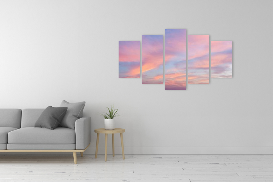 Πίνακας σε καμβά για το χώρο που μπορεί να προορίζεται, με τοπίο και σύννεφα, σε αφηρημένο στυλ και μοντέρνα διακόσμηση.