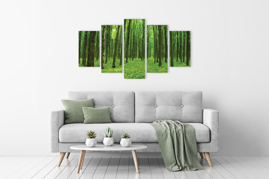Πίνακας σε καμβά για χώρο που μπορεί να προορίζεται ως σαλόνι, με τοπίο δάσους, φιλικό προς τη φύση, σε αφηρημένο και μοντέρνο στυλ διακόσμησης.