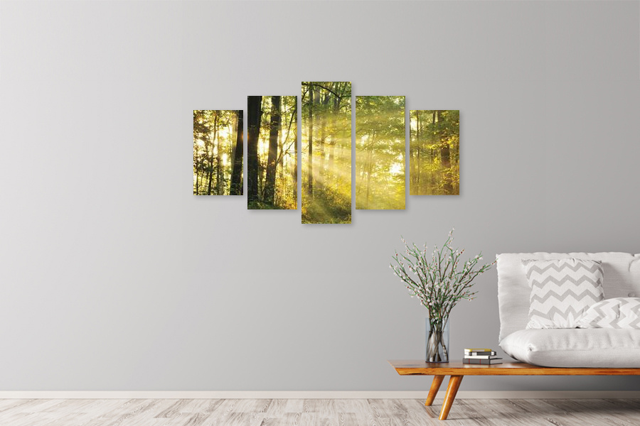 Πίνακας σε καμβά για χώρο που μπορεί να προορίζεται για σαλόνι, με τοπίο δάσους, σε ρεαλιστικό στυλ και μοντέρνα διακόσμηση.
