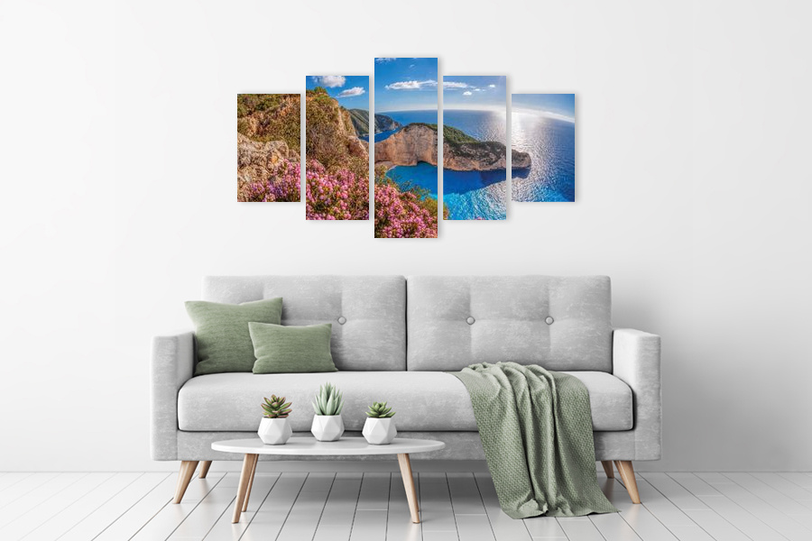 Πίνακας σε καμβά για χώρο που μπορεί να προορίζεται, με τοπίο ελληνικής φύσης και μοντέρνο στυλ διακόσμησης.