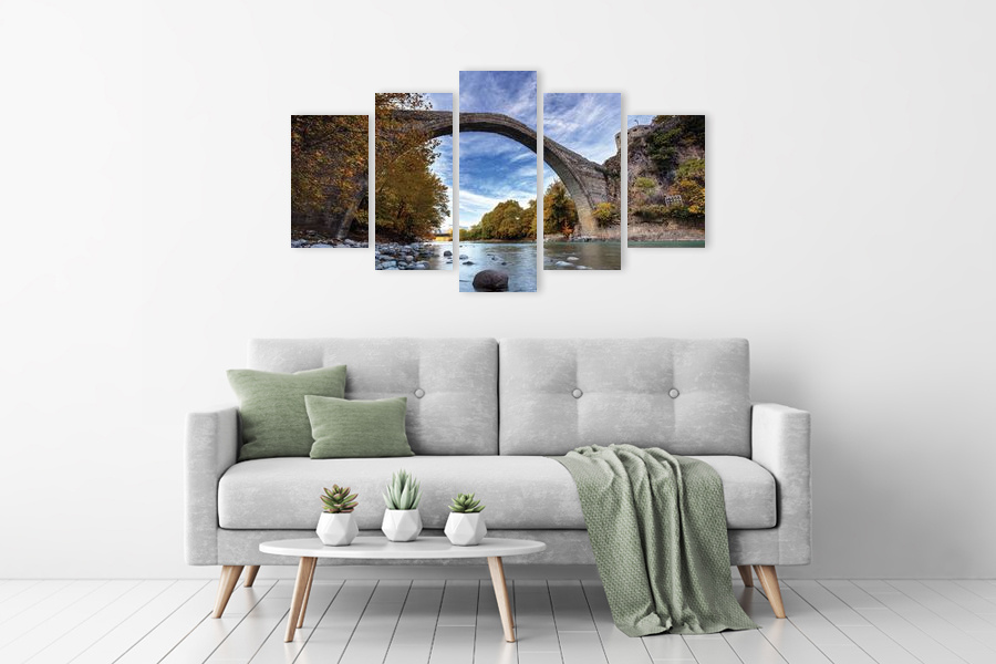 Πίνακας σε καμβά για χώρο που μπορεί να προορίζεται για σαλόνι, με φυσικό τοπίο, σε ρεαλιστικό και μοντέρνο στυλ διακόσμησης.