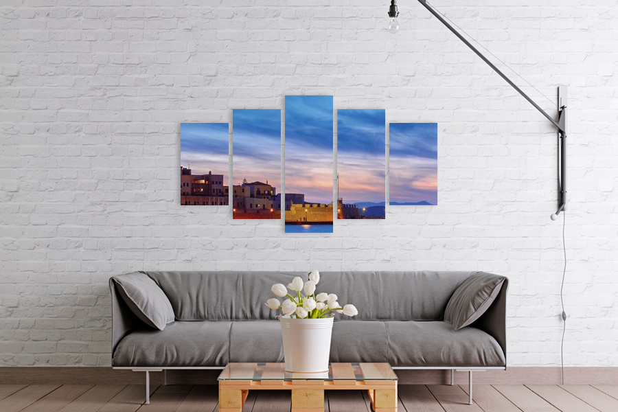 Πίνακας σε καμβά για χώρο που μπορεί να προορίζεται για το σαλόνι, με τοπίο από την Ελλάδα, σε ρεαλιστικό και μοντέρνο στυλ διακόσμησης.