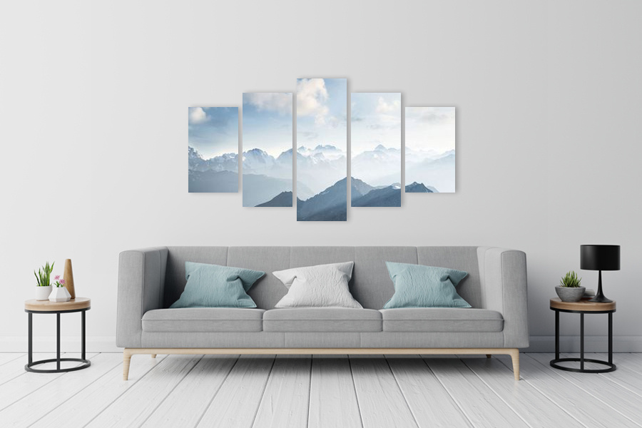 Πίνακας σε καμβά για χώρο που μπορεί να προορίζεται για φυσικά σκηνικά, με τοπίο βουνών, σε ρεαλιστικό και μοντέρνο στυλ διακόσμησης.