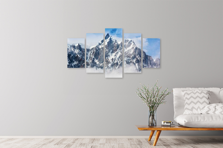 Πίνακας σε καμβά για σαλόνι, τοπίο βουνών με ρεαλιστικό στυλ και μοντέρνα διακόσμηση.