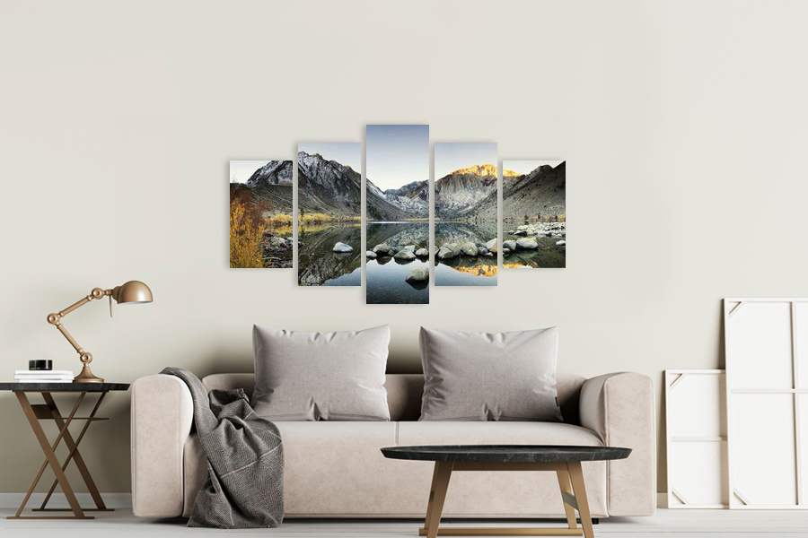 Πίνακας σε καμβά για τοίχο, τοπίο βουνών, με ρεαλιστικό στυλ, κατάλληλος για μοντέρνο χώρο.