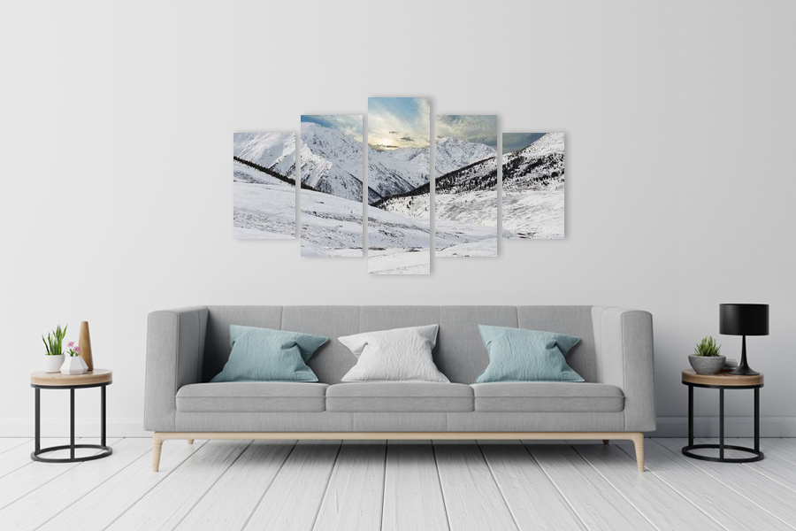 Πίνακας σε καμβά για χώρο που μπορεί να προορίζεται για τοπίο, με ορεινές σκηνές, σε ρεαλιστικό και μοντέρνο στυλ διακόσμησης.