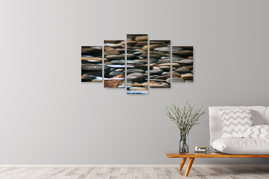 Πίνακας σε καμβά τοπίου με ρεαλιστικό στυλ για χώρο που μπορεί να προορίζεται για σαλόνι.