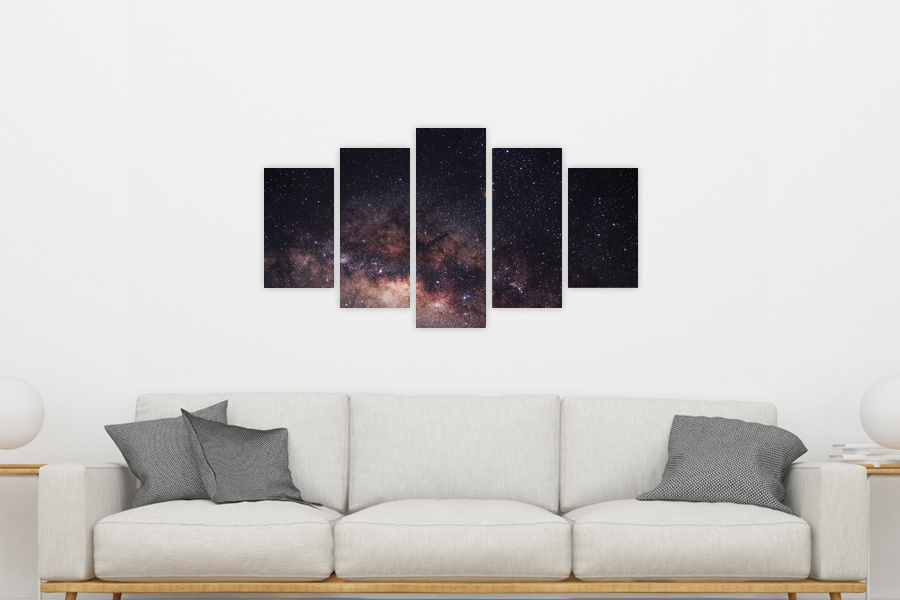 Πίνακας σε καμβά για διάστημα, με αφηρημένα αστρικά μοτίβα, σε μοντέρνο στυλ διακόσμησης.