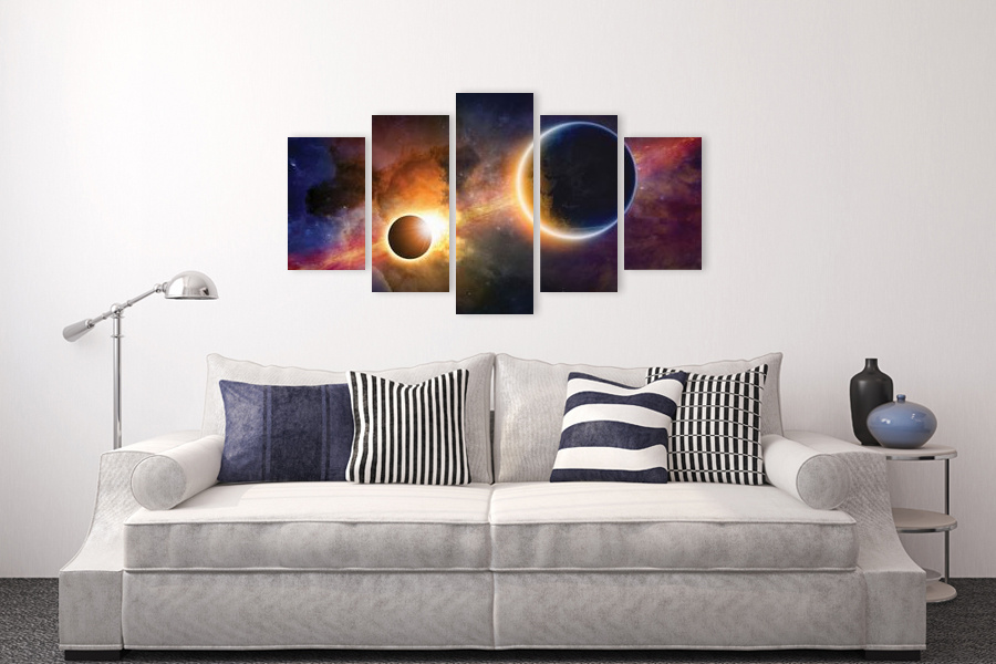 Πίνακας σε καμβά για χώρο που μπορεί να προορίζεται για γραφείο, με θέμα το διάστημα, ρεαλιστικού στυλ και μοντέρνα διακόσμηση.