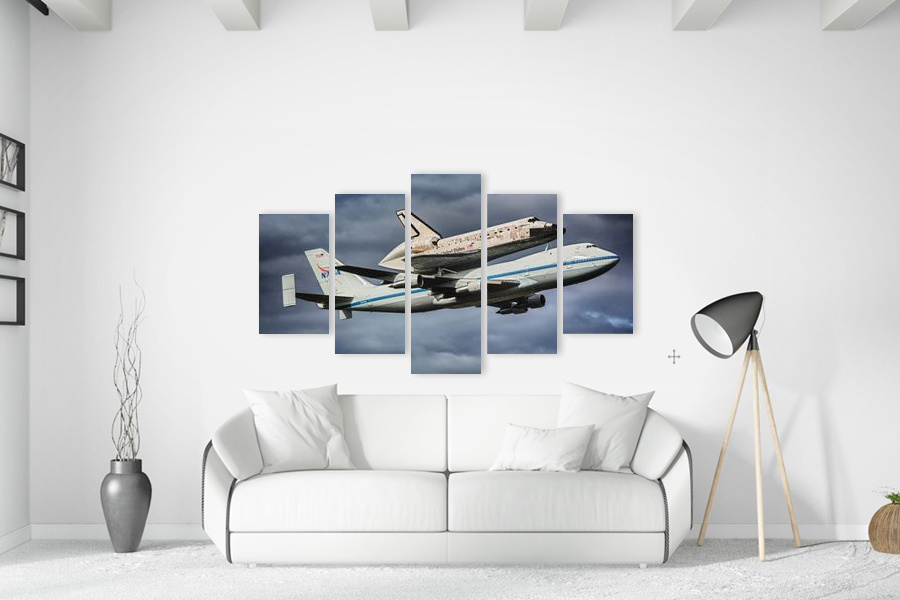 Πίνακας σε καμβά για χώρο που μπορεί να προορίζεται για διακόσμηση, με θέμα το διάστημα, αφηρημένο στυλ και μοντέρνα διακόσμηση.