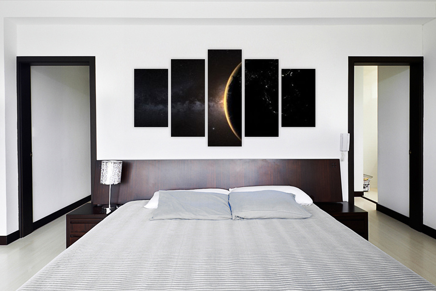 Πίνακας σε καμβά για χώρο που μπορεί να προορίζεται για σαλόνι, με θέμα το διάστημα, ρεαλιστικό στυλ, μοντέρνα διακόσμηση.
