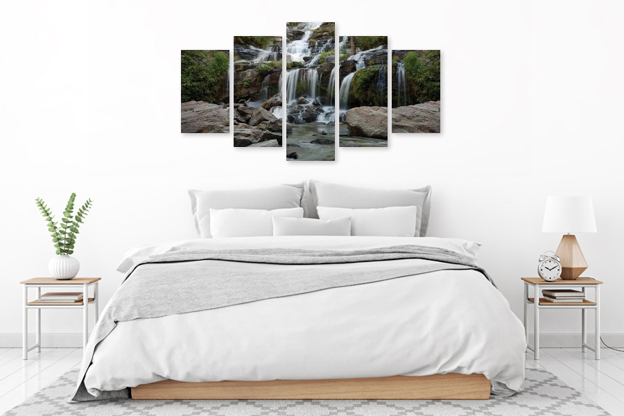 Πίνακας σε καμβά για τοίχο, με θέμα καταρράκτη, σε ρεαλιστικό στυλ, κατάλληλος για μοντέρνο χώρο διακόσμησης.