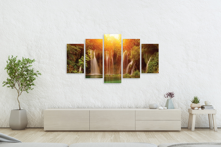Πίνακας σε καμβά για χώρο που μπορεί να προορίζεται για σαλόνι, τοπίο με καταρράκτη, σε ρεαλιστικό και μοντέρνο στυλ διακόσμησης.
