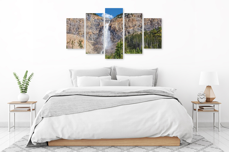 Πίνακας σε καμβά για χώρο που μπορεί να προορίζεται για καθιστικό, με τοπίο waterfall σε ρεαλιστικό και μοντέρνο στυλ διακόσμησης.