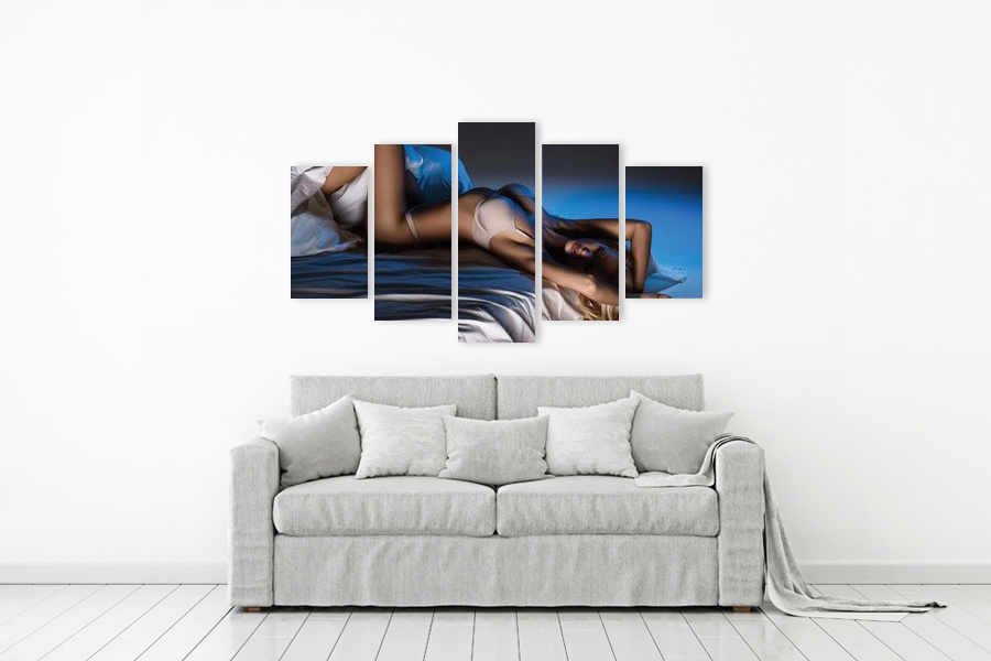 Πίνακας σε καμβά για υπνοδωμάτιο με αισθησιακή εικόνα, σε ρεαλιστικό και μοντέρνο στυλ διακόσμησης.