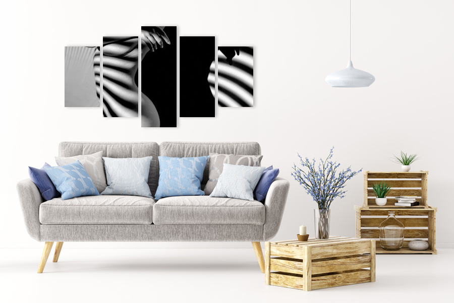 Πίνακας σε καμβά με αισθησιακή εικόνα, μοντέρνου στυλ διακόσμησης, για χώρο που μπορεί να προορίζεται για υπνοδωμάτιο.