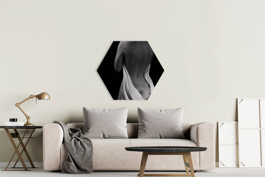 Πίνακας σε καμβά για χώρο που μπορεί να προορίζεται για δωμάτιο, με αισθησιακή εικόνα σε στυλ ρεαλιστικού και μοντέρνου.