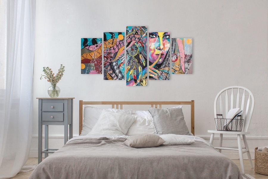 Πίνακας σε καμβά με αφηρημένα σχέδια, χώρος που μπορεί να προορίζεται για σύγχρονη διακόσμηση.