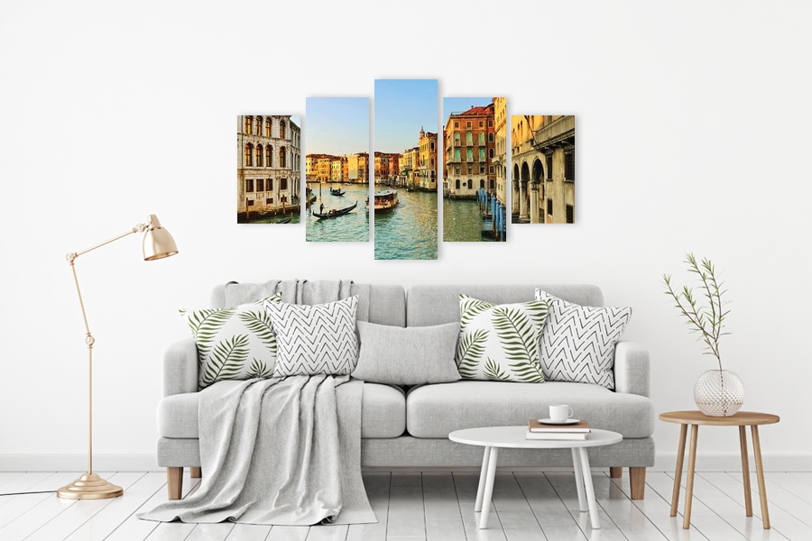 Πίνακας σε καμβά για χώρο που μπορεί να προορίζεται για καθιστικό, με τοπίο φύσης, σε ρεαλιστικό στυλ και μοντέρνα διακόσμηση.