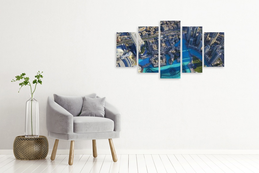 Πίνακας σε καμβά για χώρο που μπορεί να προορίζεται για σαλόνι, τοπίο σε ρεαλιστικό ύφος, με μοντέρνα διακόσμηση.