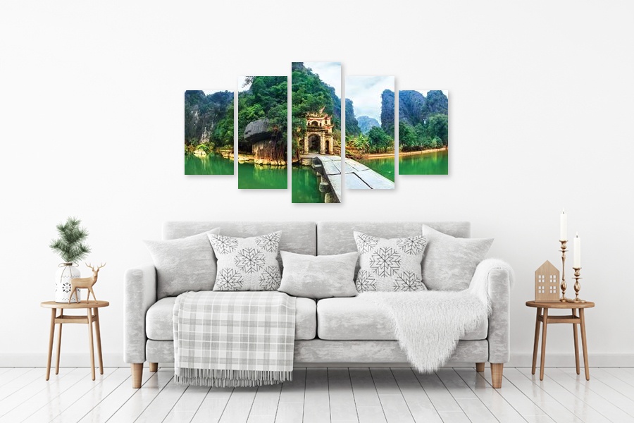 Πίνακας σε καμβά για χώρο που μπορεί να προορίζεται ως σαλόνι, με τοπίο, σε ρεαλιστικό και μοντέρνο στυλ διακόσμησης.