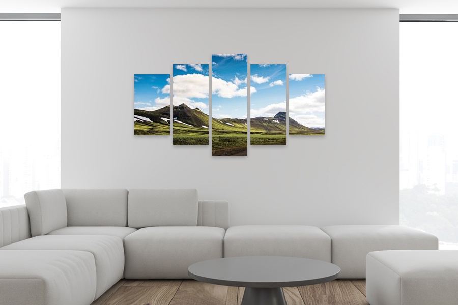 Πίνακας σε καμβά για χώρο που μπορεί να προορίζεται για σαλόνι, τοπίο σε ρεαλιστικό στυλ, με μοντέρνα διακόσμηση.