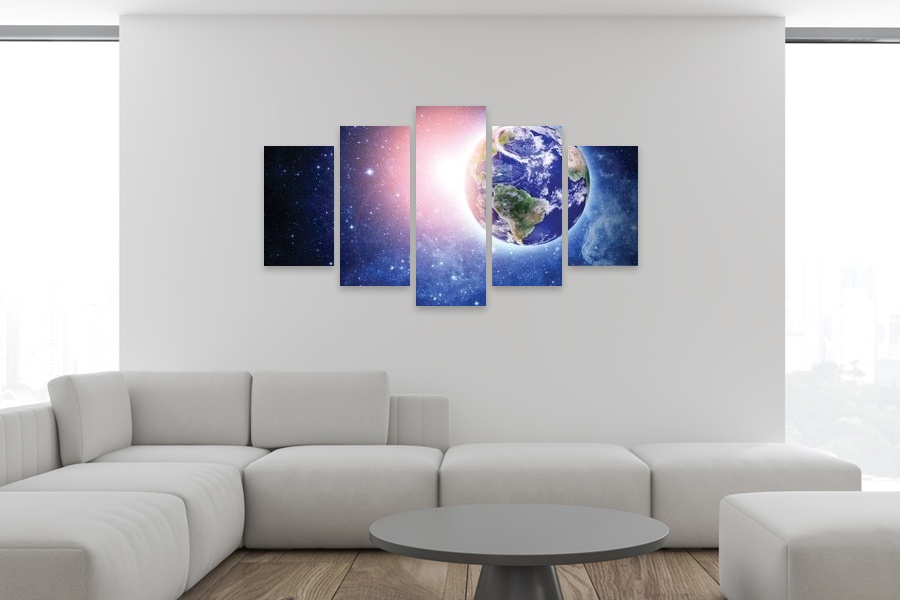Πίνακας σε καμβά για χώρο που μπορεί να προορίζεται για γραφείο, με θέμα το διάστημα, σε αφηρημένο και μοντέρνο στυλ διακόσμησης.