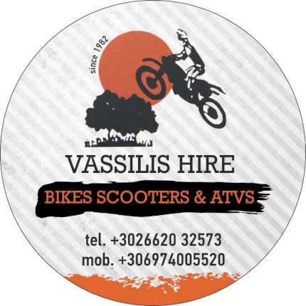    Αυτοκόλλητο - Κωδικός: 89510    Το συγκεκριμένο     αυτοκόλλητο    ενσωματώνει ζωντανά χρώματα που συγκλονίζουν και τραβούν την προσοχή, με μια εξαιρετική διάταξη (layout) που προβάλλει την δημιουργική του φύση. Σε σχήμα στρογγυλό, αυτό το αυτοκόλλητο συνδυάζει γραφικά που πλαισιώνουν το κεντρικό μήνυμα, κάνοντάς το οπτικά ελκυστικό και αναγνωρίσιμο σε κάθε εφαρμογή του.    Κατασκευασμένο από υψηλής ποιότητας αδιάβροχο PVC, το     αυτοκόλλητο    αυτό είναι ιδανικό για εξωτερική χρήση, αφού αντέχει σε όλες τις καιρικές συνθήκες. Για τους εσωτερικούς χώρους, μπορεί να προσφερθεί και σε χάρτινη έκδοση με πλαστικοποίηση, παρέχοντας μεγαλύτερη ανθεκτικότητα και αντοχή στη φθορά.    Με ποικιλία σε σχήματα, όπως στρογγυλά, οβάλ ή παραλληλόγραμμα, τα αυτοκόλλητα μας παρέχουν ευελιξία σχεδιασμού. Αυτή η ποικιλία επιτρέπει στους πελάτες μας να προσαρμόσουν τα     αυτοκόλλητα    τους, με τη δυνατότητα επιλογής διαφορετικών μεγεθών για κάθε ανάγκη.    Τα αυτοκόλλητα αυτά είναι ιδανικά για επαγγελματικές χρήσεις, όπως:       Ετικέτες συσκευασίας προϊόντων       Προώθηση εταιρικού λογότυπου       Διαφήμιση για εκδηλώσεις ή φεστιβάλ       Διανομή ως αναμνηστικά σε εταιρικές εκδηλώσεις       Αυτοκόλλητα για παράθυρα και βιτρίνες καταστημάτων       Προσωποποιημένες ετικέτες για δώρα ή προϊόντα χειροτεχνίας       Αυτοκόλλητα για διακόσμηση σε καταστήματα       Ενημερωτικά αυτοκόλλητα για χρήση σε γραφεία και επιχειρήσεις      Επιπλέον, οι εκτυπώσεις αυτοκόλλητων είναι απαραίτητες σε πολλές περιπτώσεις, όπως η σήμανση σε βιομηχανικούς χώρους ή η προώθηση νέων προϊόντων σε υπαίθριες εκδηλώσεις.    Αφήστε το τυπογραφείο μας να δημιουργήσει ένα     αυτοκόλλητο    προσαρμοσμένο στις ανάγκες σας, συνδυάζοντας την ποιότητα και την δημιουργικότητα με εξατομικευμένες λύσεις για κάθε επιχείρηση. 