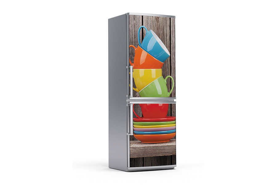 Υφασμάτινο αυτοκόλλητο ψυγείου που απεικονίζει πέντε κούπες με πιατάκια το ένα πάνω στο άλλο σε διάφορα χρώματα και μπροστά από ξύλινο φόντο. Είναι ανθεκτικό και κολλάει και ξεκολλάει εύκολα.Μπορείτε να μας ζητήσετε να εκτυπωθεί σε ότι διάσταση θέλετε. Το θέμα προσαρμόζεται ανάλογα στη διάσταση που θέλετε.Το παράδειγμα που παρουσιάζουμε στην απομονωμένη εικόνα του θέματος αφορά ψυγείο με διάσταση 75cm πλάτος x 200cm ύψος.